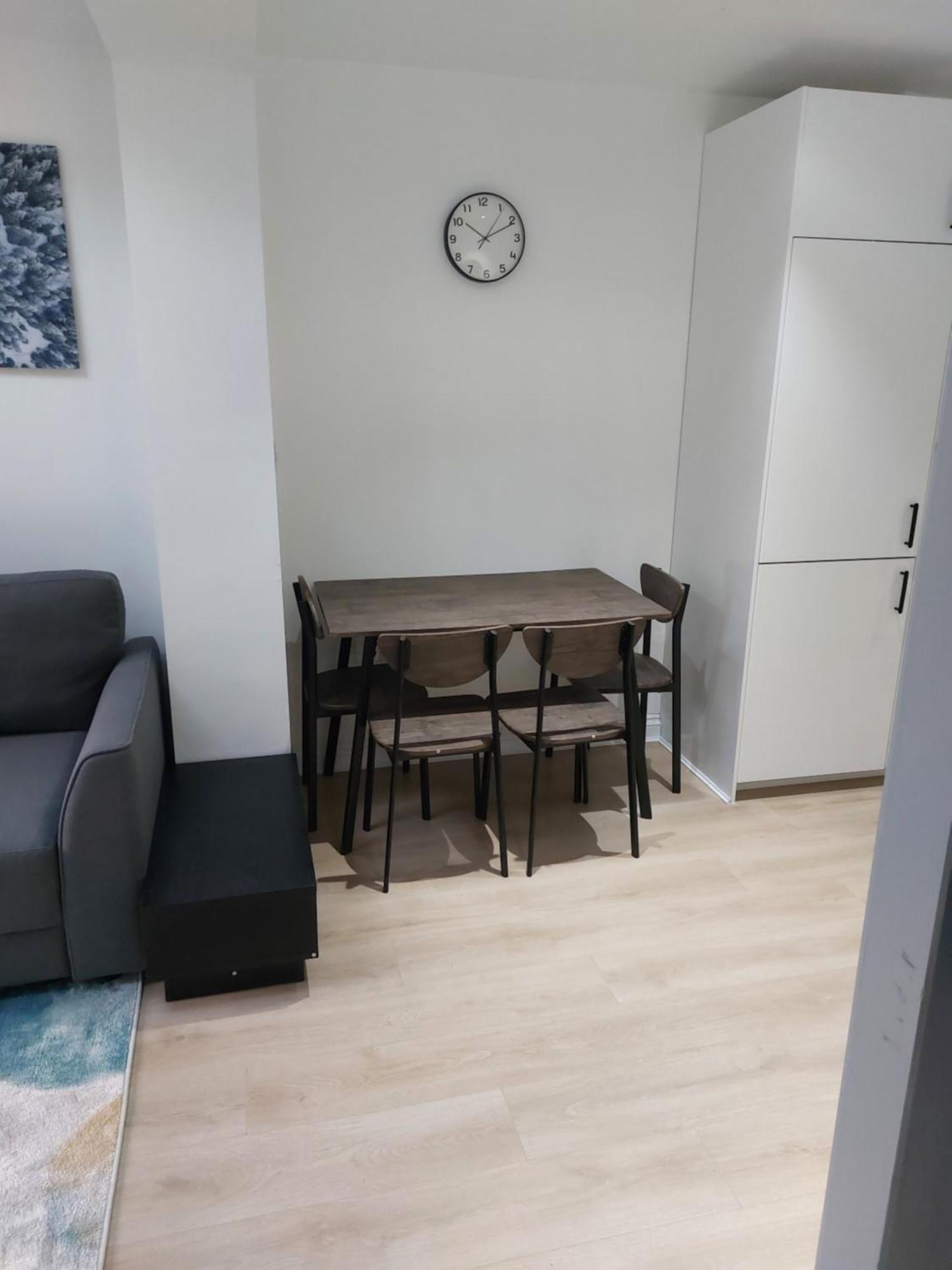 Bankwell Street Two Bedroom -Apartment With Parking, Manchester
