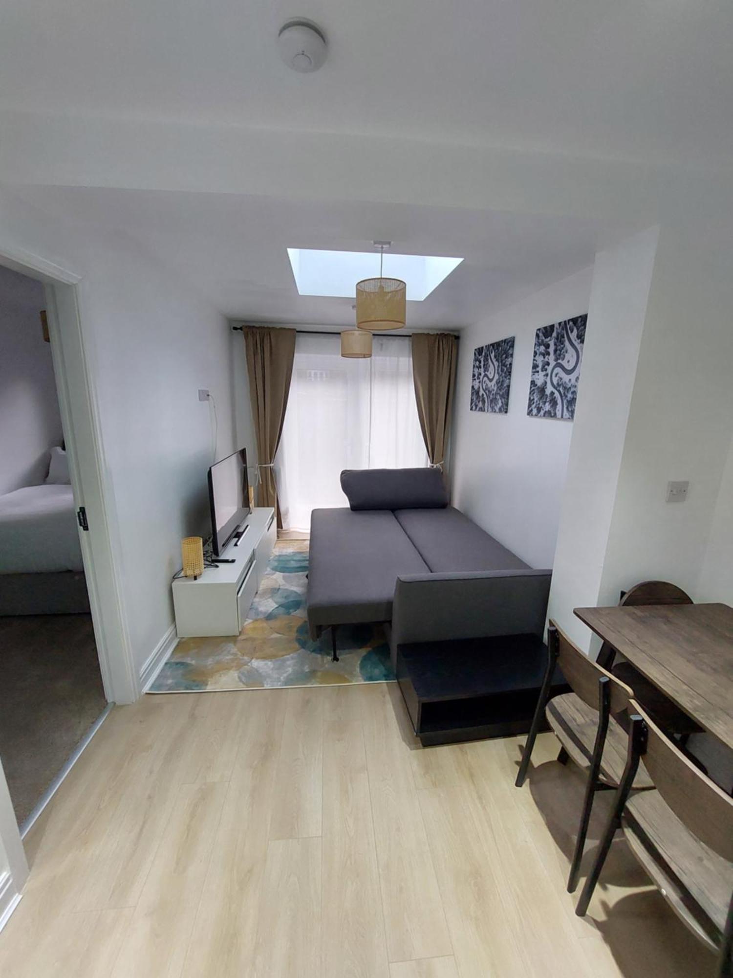 Bankwell Street Two Bedroom -Apartment With Parking — Photos 3